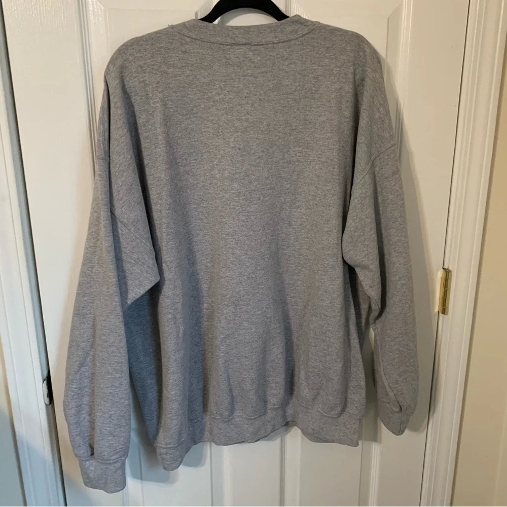 Gildan xxl Gray Crewneck Sweater with Blue Print